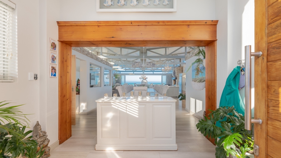 6 Bedroom Property for Sale in Struisbaai Western Cape